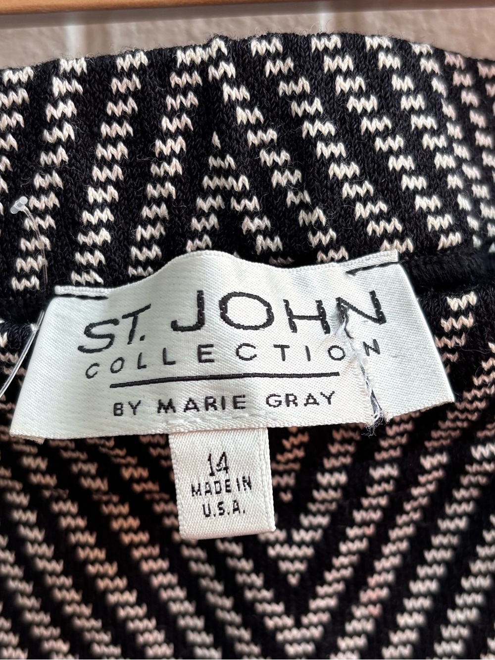 St. John patterned knit skirt - Picture 4 of 4